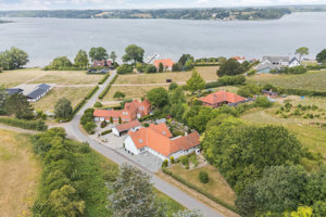 Skarre Strandvej 10, 6091 Bjert