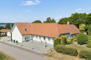 Skarre Strandvej 10, 6091 Bjert