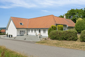 Skarre Strandvej 10, 6091 Bjert